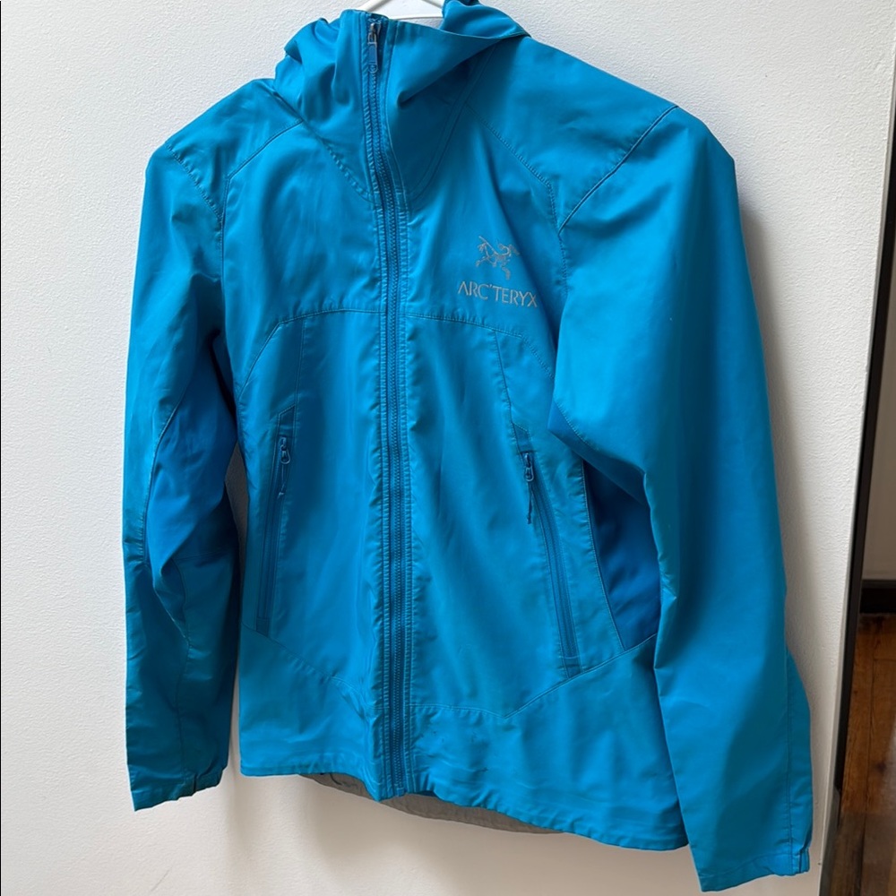 Arc'teryx Blue Raincoat Lightweight Water-Resistant Hooded